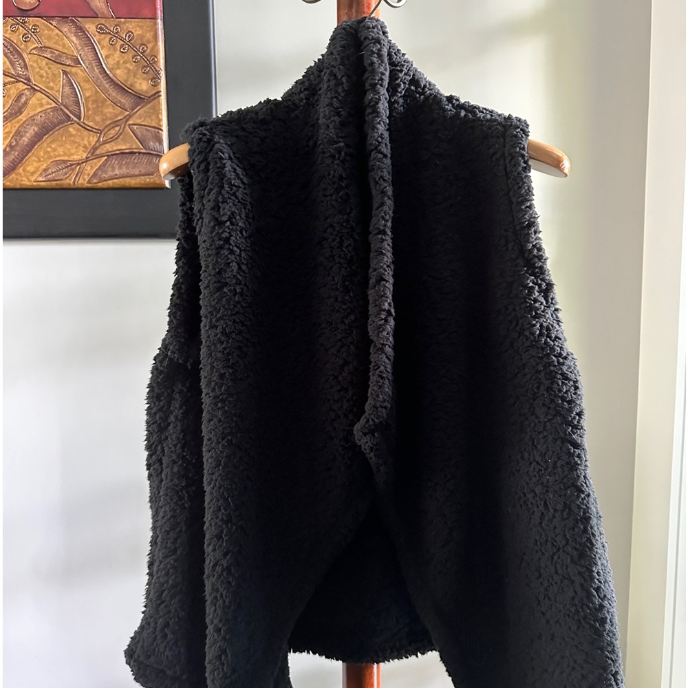 NWT Eddie Bauer cozy black Sherpa vest, women’s size large